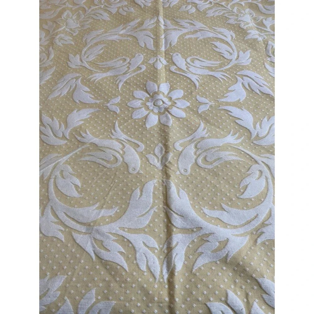 Vintage Yellow & White Damask Textured Matelassé Coverlet Jacquard Twin Blanket